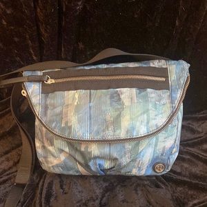 LULULEMON “Festival” Crossbody Bag Purse Blue